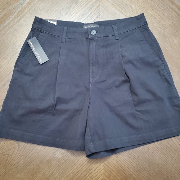 NWT Women's Banana Republic Pleat front black shorts size 8 - Picture 1 of 5